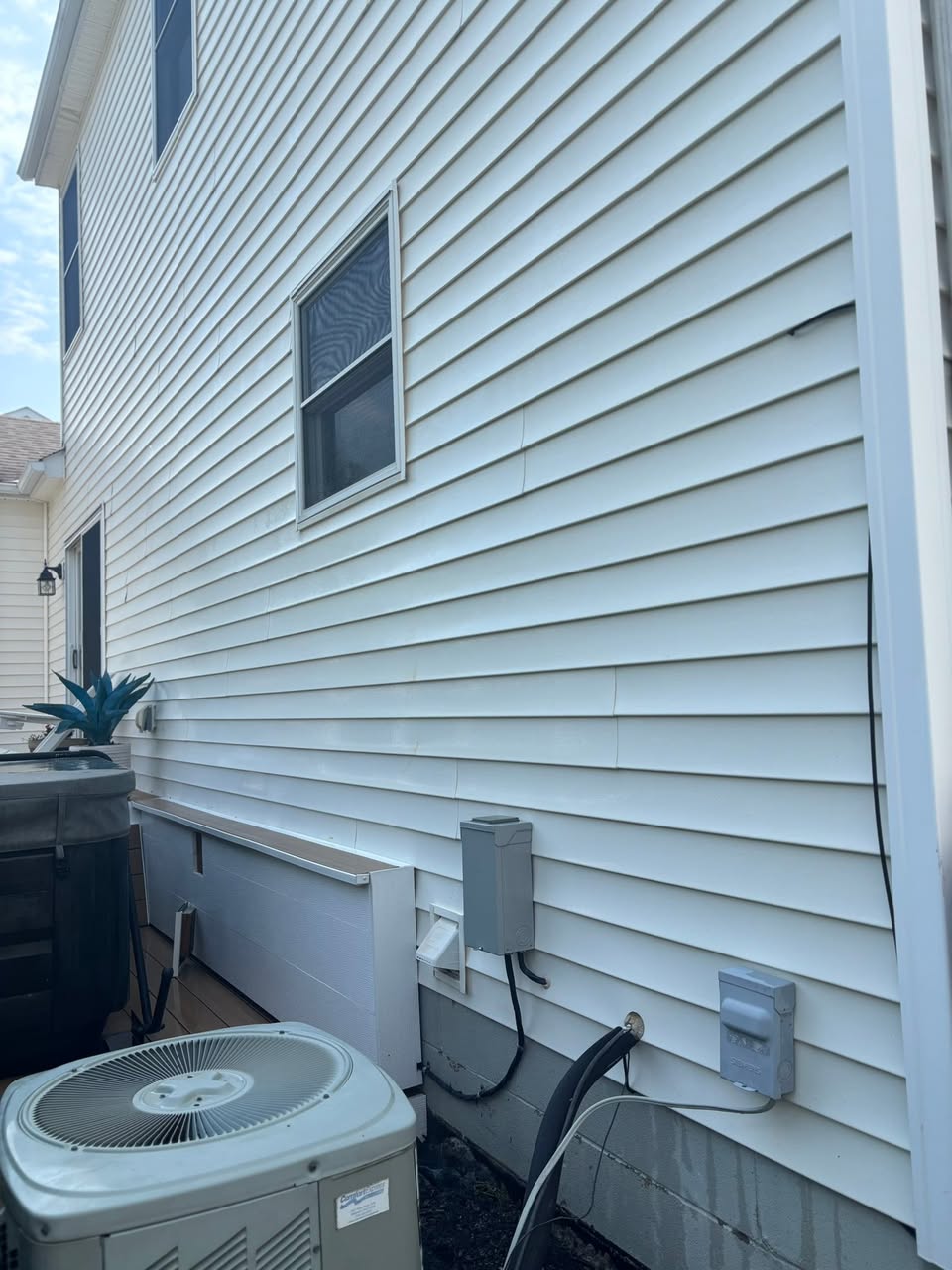 The same house siding after exterior cleaning